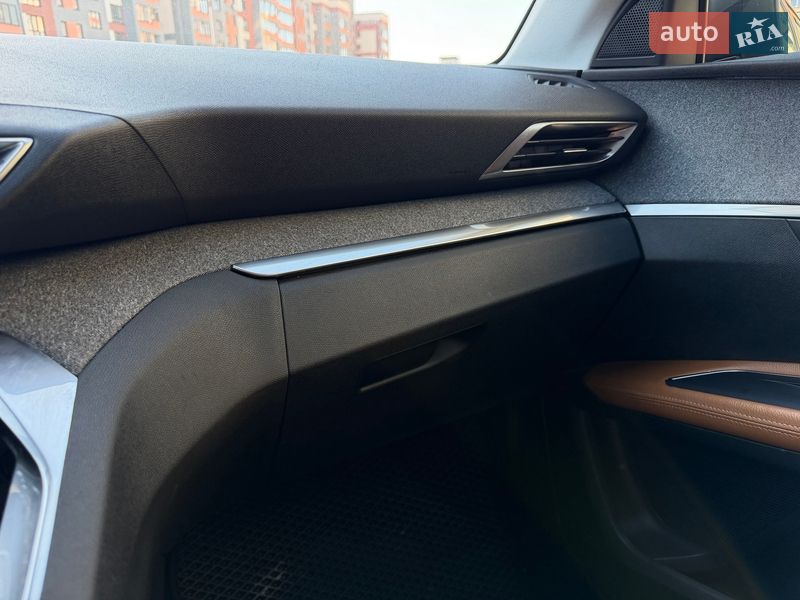 Внедорожник / Кроссовер Peugeot 5008 2017 в Тернополе