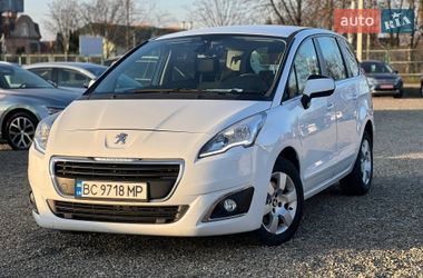 Мікровен Peugeot 5008 2015 в Стрию