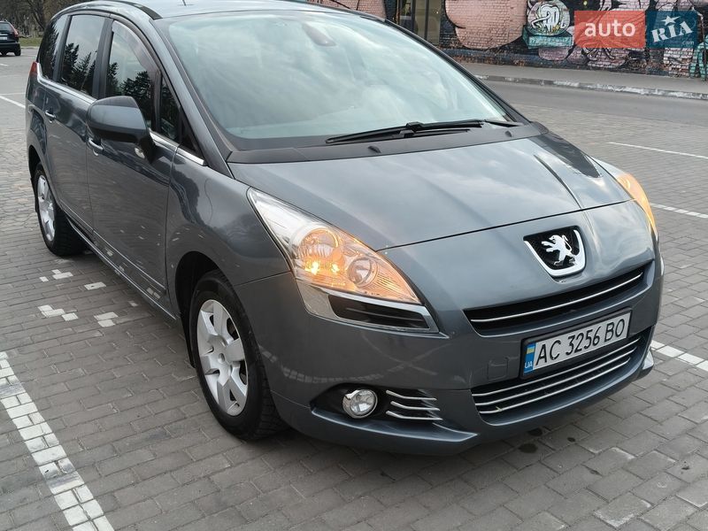 Peugeot 5008 2011
