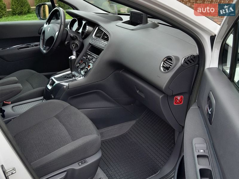 Микровэн Peugeot 5008 2013 в Калуше