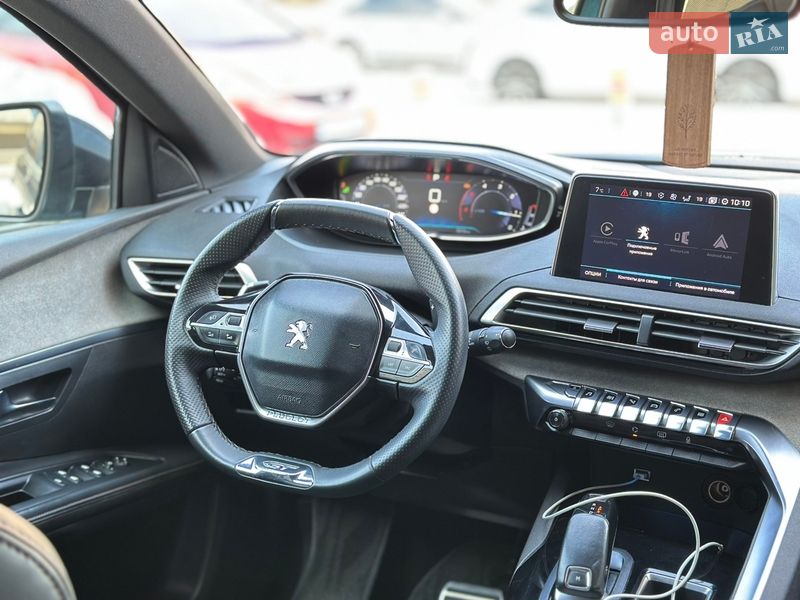 Внедорожник / Кроссовер Peugeot 5008 2017 в Черновцах