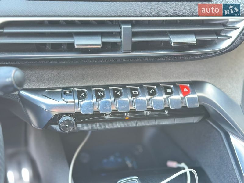 Внедорожник / Кроссовер Peugeot 5008 2017 в Черновцах