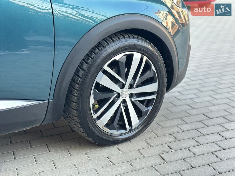 Внедорожник / Кроссовер Peugeot 5008 2017 в Черновцах