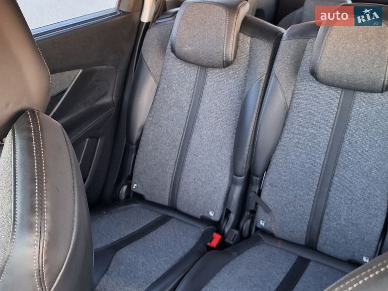 Внедорожник / Кроссовер Peugeot 5008 2017 в Львове фото 21 Внедорожник / Кроссовер Peugeot 5008 2017 в Львове