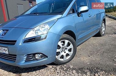 Микровэн Peugeot 5008 2009 в Новояворовске