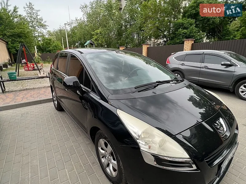 Peugeot 5008 2011