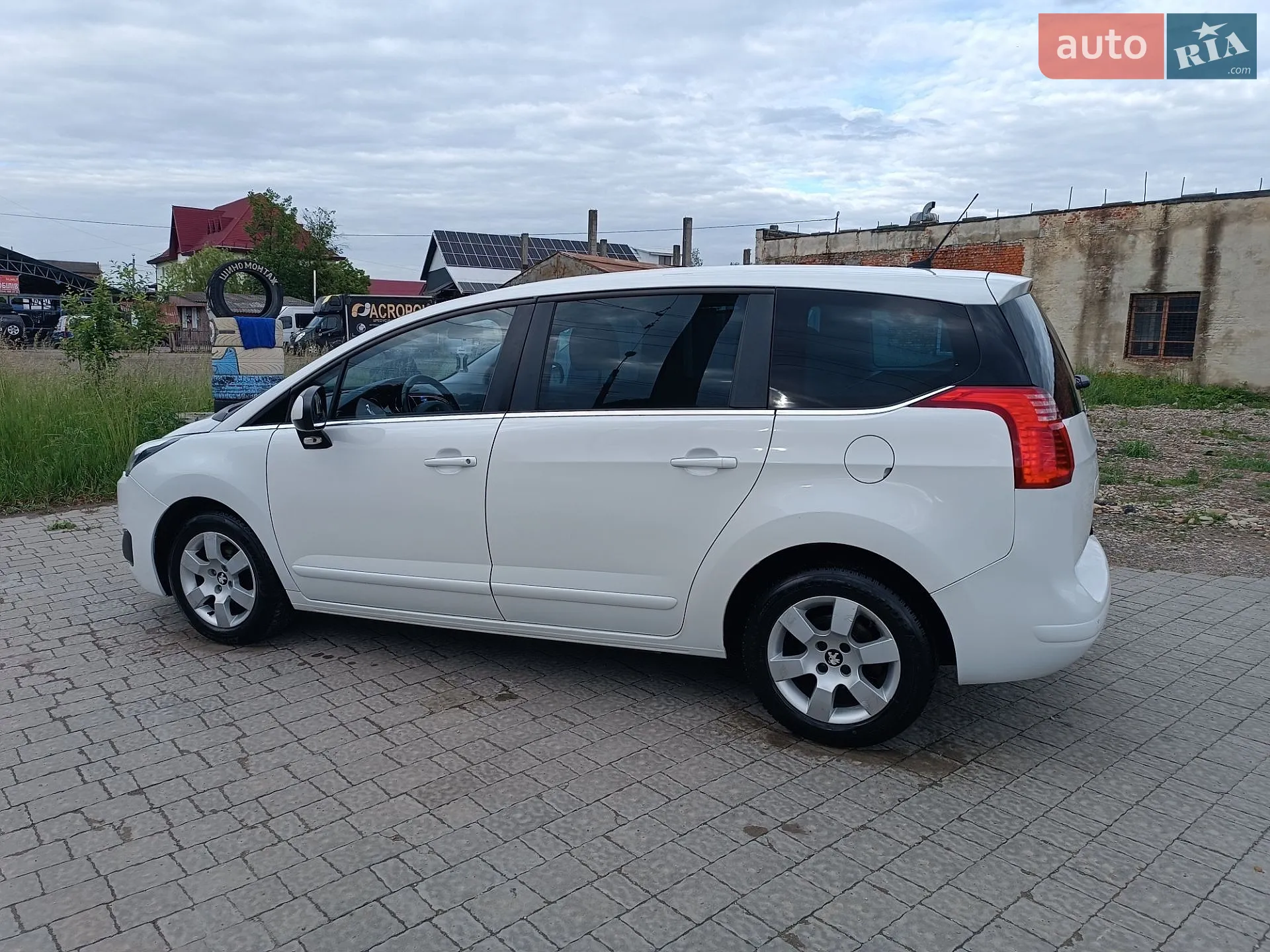 2014 Peugeot 5008 - мініатюра 11