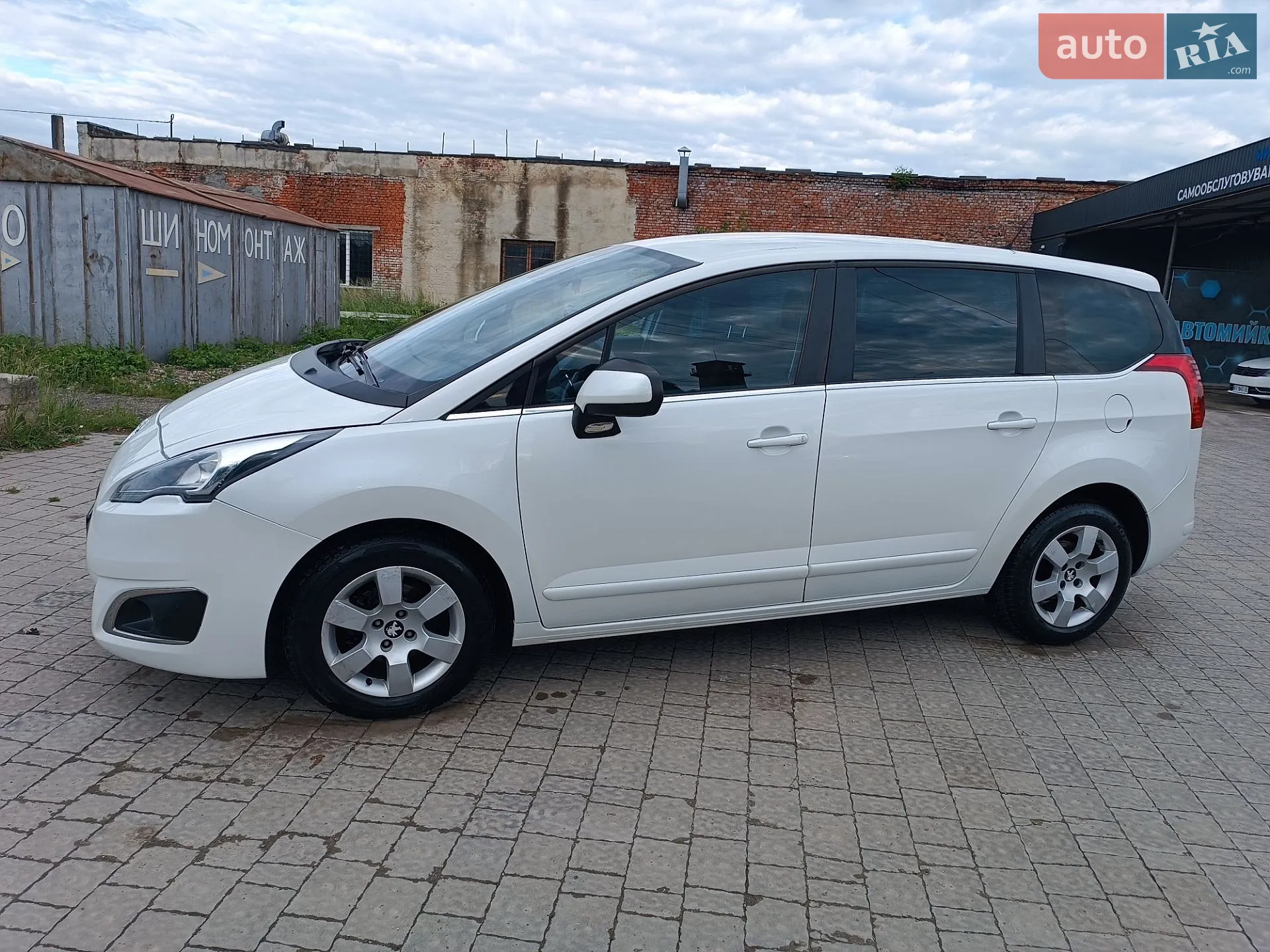 2014 Peugeot 5008 - мініатюра 13