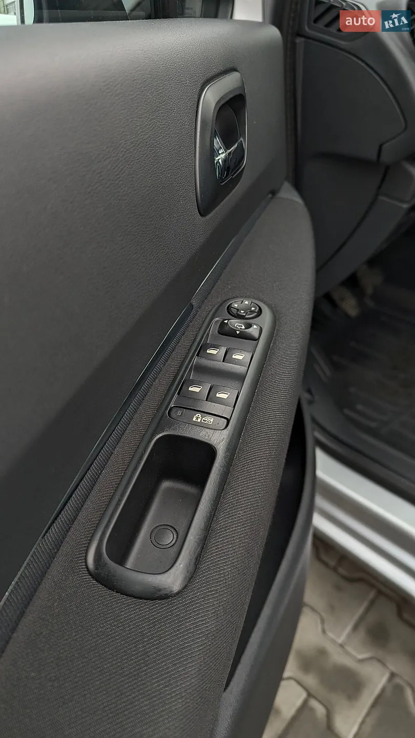 2011 Peugeot 5008 - мініатюра 23
