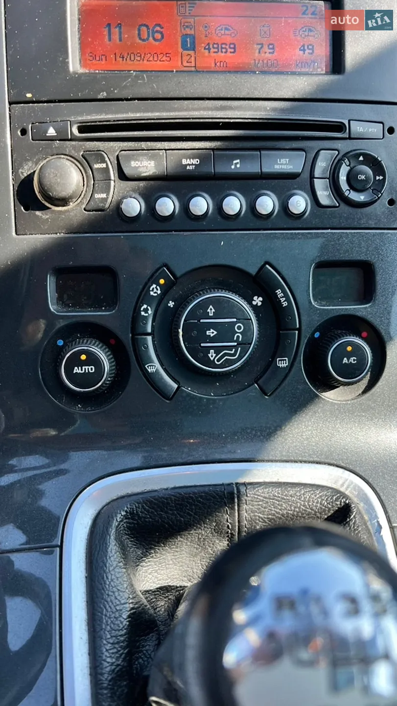 2011 Peugeot 5008 - мініатюра 12