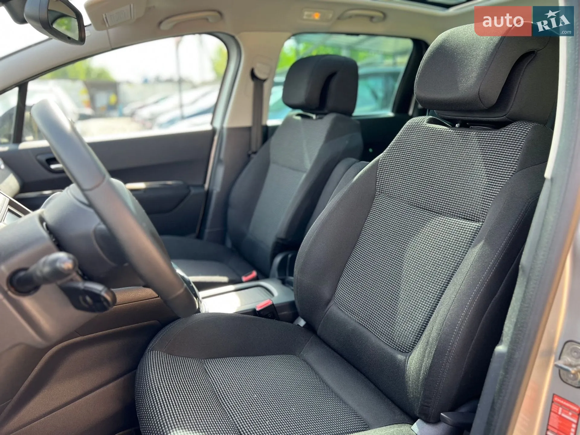 2011 Peugeot 5008 - мініатюра 10