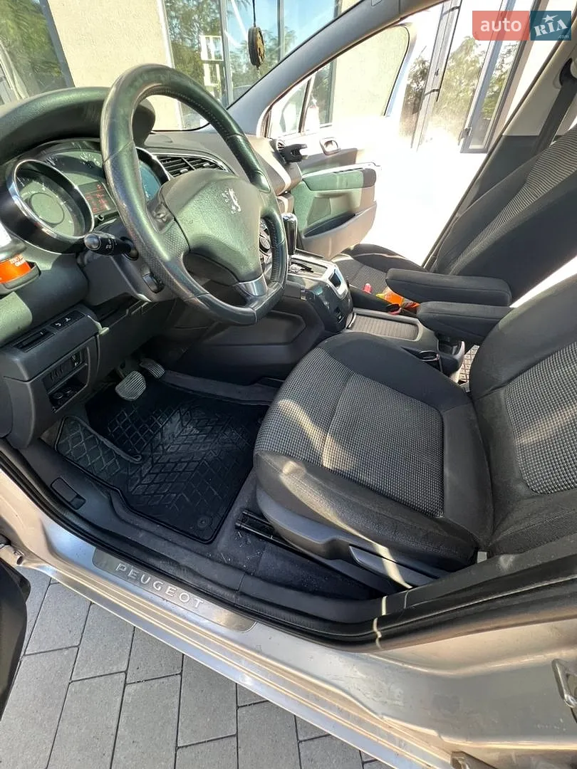 2011 Peugeot 5008 - мініатюра 12