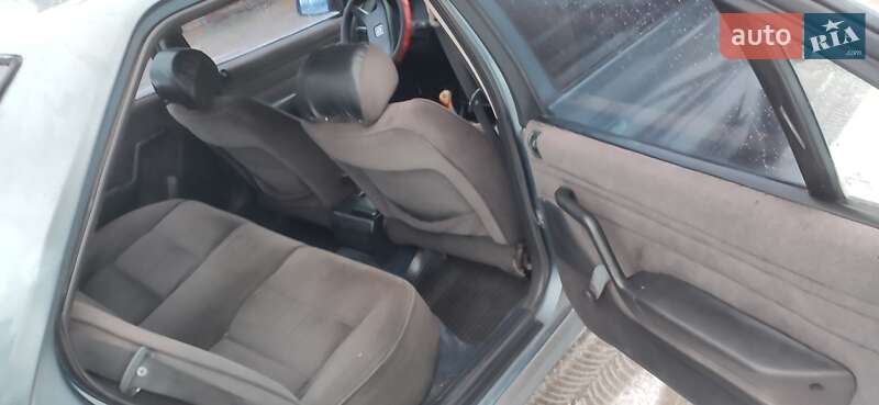 Седан Peugeot 605 1990 в Гадяче