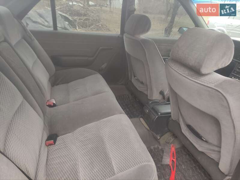 Седан Peugeot 605 1993 в Радивиліві