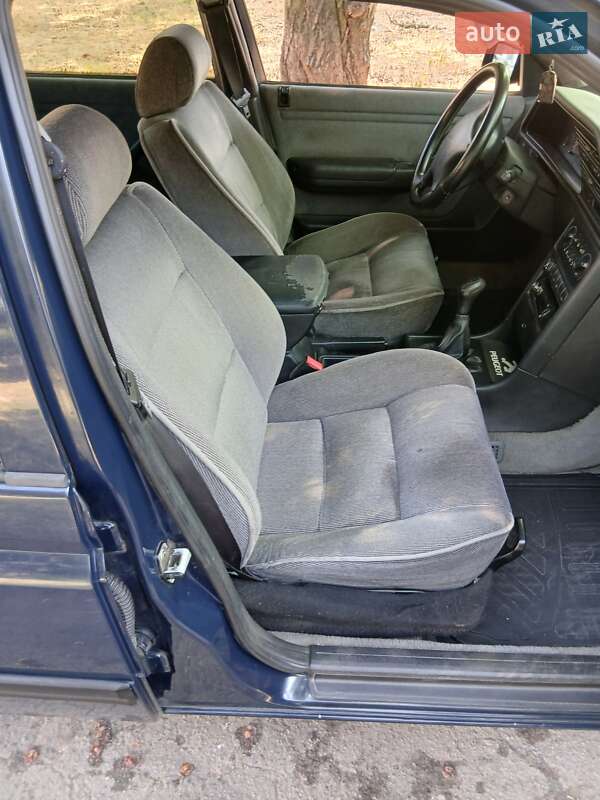 Седан Peugeot 605 1994 в Кривому Розі