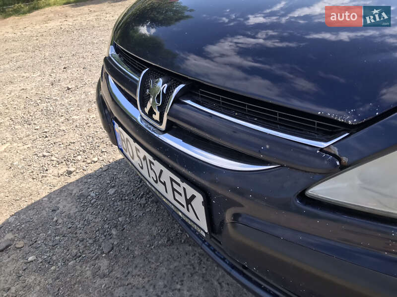 Седан Peugeot 607 2002 в Отинії