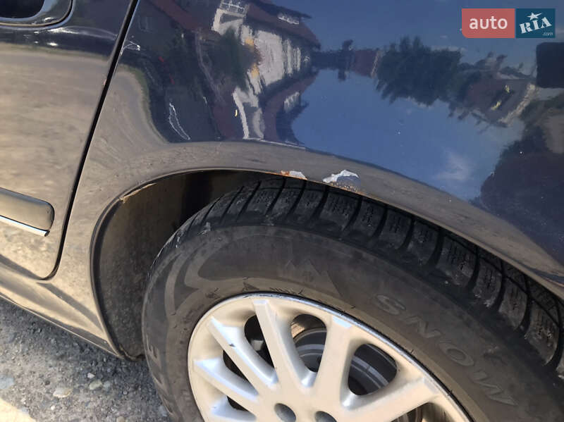 Седан Peugeot 607 2002 в Отинії