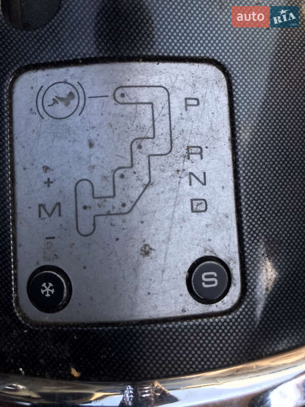 Седан Peugeot 607 2002 в Отинії