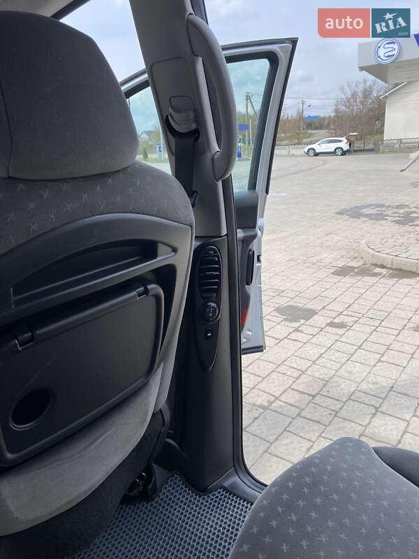 Мінівен Peugeot 807 2005 в Тлумачі