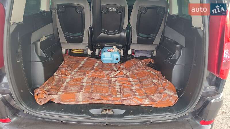 Мінівен Peugeot 807 2011 в Нетішині