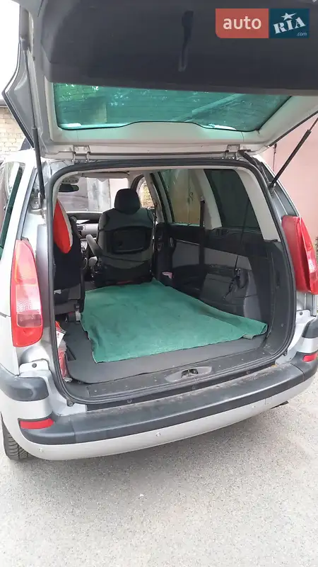Peugeot 807