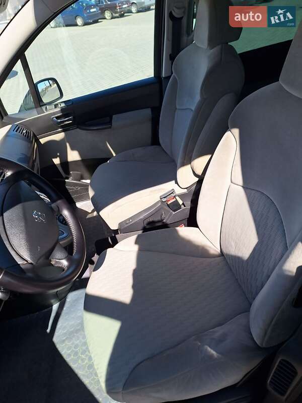 Минивэн Peugeot 807 2009 в Изяславе