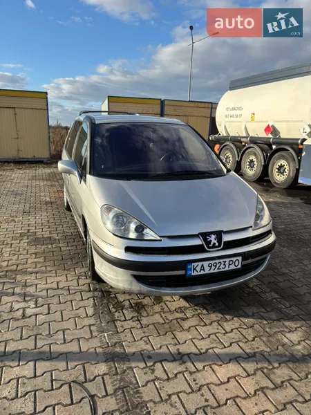 Peugeot 807