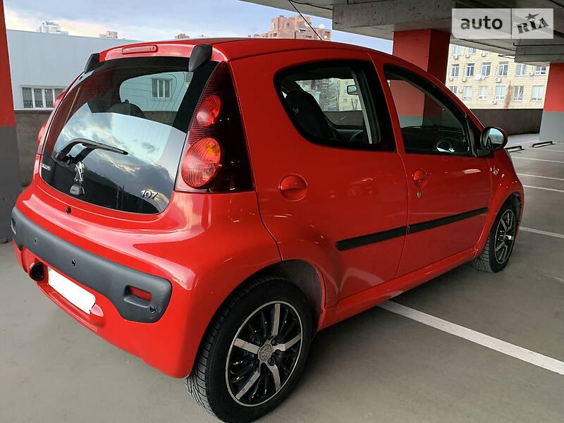 Хетчбек Peugeot 2013 в Києві