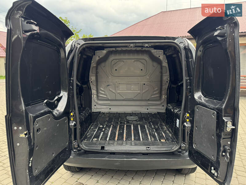 Вантажний фургон Peugeot Bipper 2014 в Іршаві