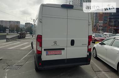 Вантажний фургон Peugeot Boxer 2015 в Львові