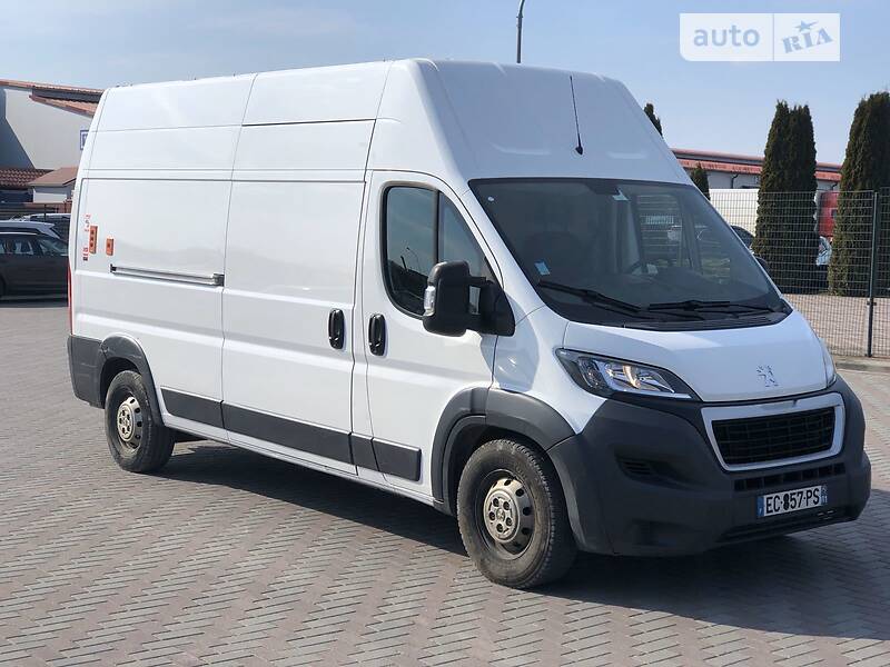Вантажопасажирський фургон Peugeot Boxer 2016 в Львові