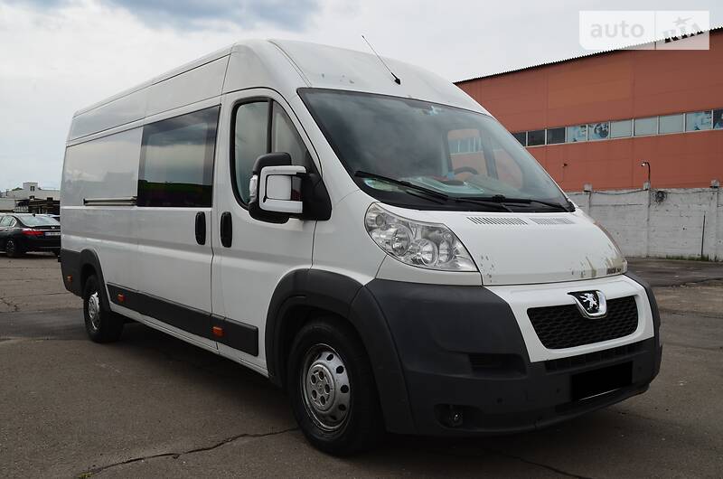 Вантажопасажирський фургон Peugeot Boxer 2011 в 