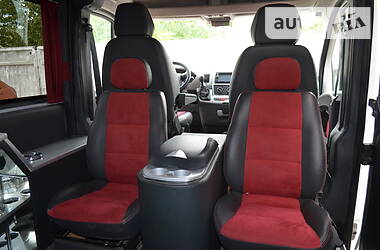 Вантажопасажирський фургон Peugeot Boxer 2011 в 