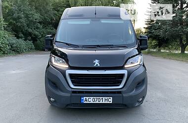 Вантажопасажирський фургон Peugeot Boxer 2016 в Луцьку