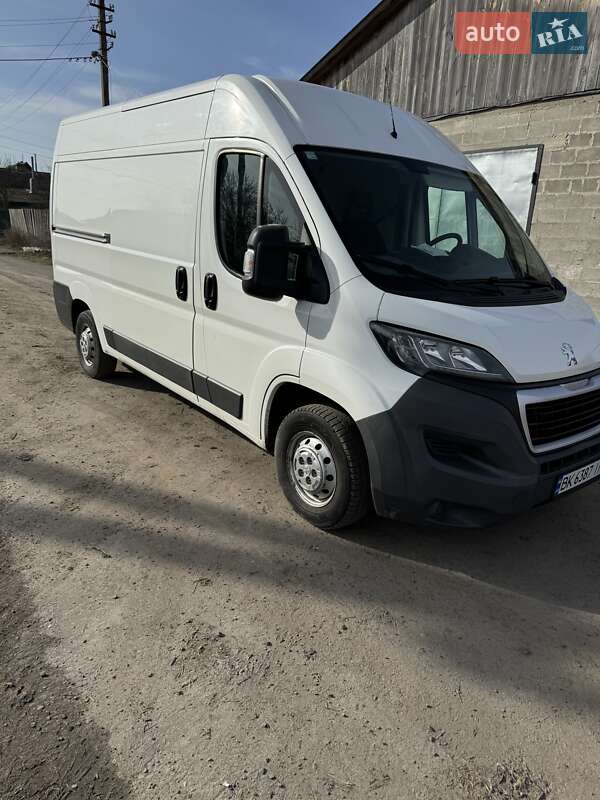Вантажний фургон Peugeot Boxer 2014 в 