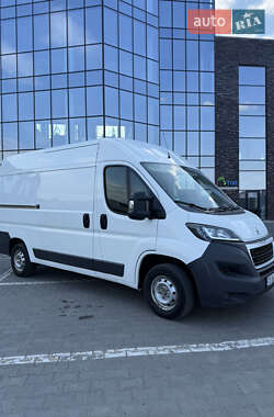 Вантажний фургон Peugeot Boxer 2017 в Чернівцях