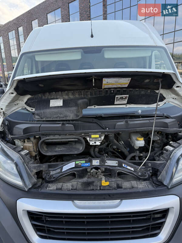 Вантажний фургон Peugeot Boxer 2017 в Чернівцях