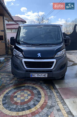 Вантажний фургон Peugeot Boxer 2017 в Стрию