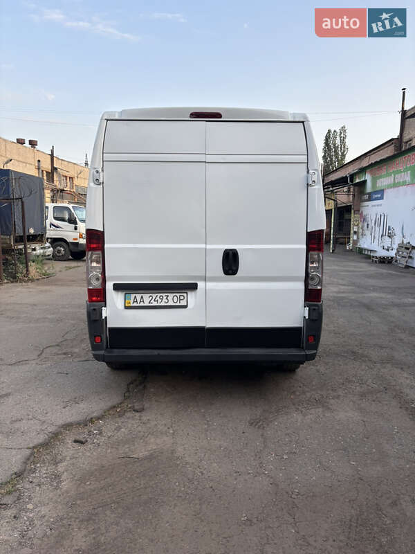 Вантажний фургон Peugeot Boxer 2011 в Києві