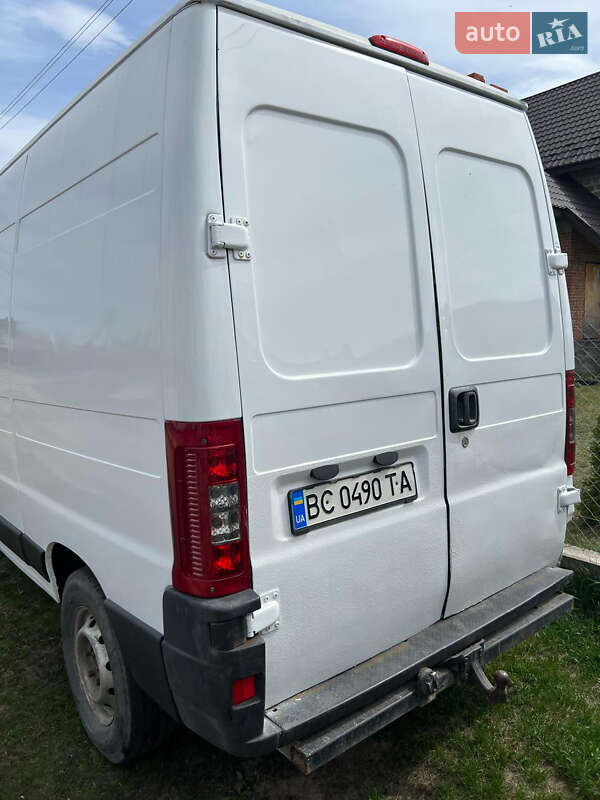 Вантажний фургон Peugeot Boxer 2005 в Яворові