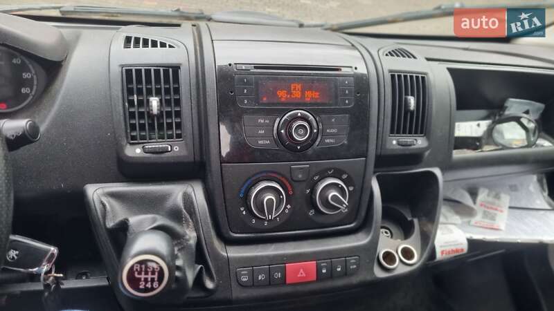 Вантажний фургон Peugeot Boxer 2012 в Самборі