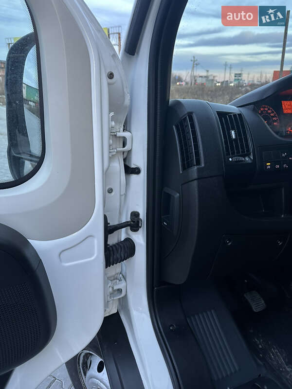 Вантажний фургон Peugeot Boxer 2020 в Львові