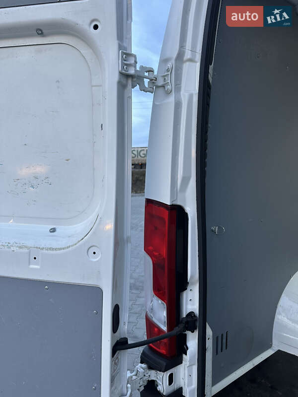 Вантажний фургон Peugeot Boxer 2020 в Львові