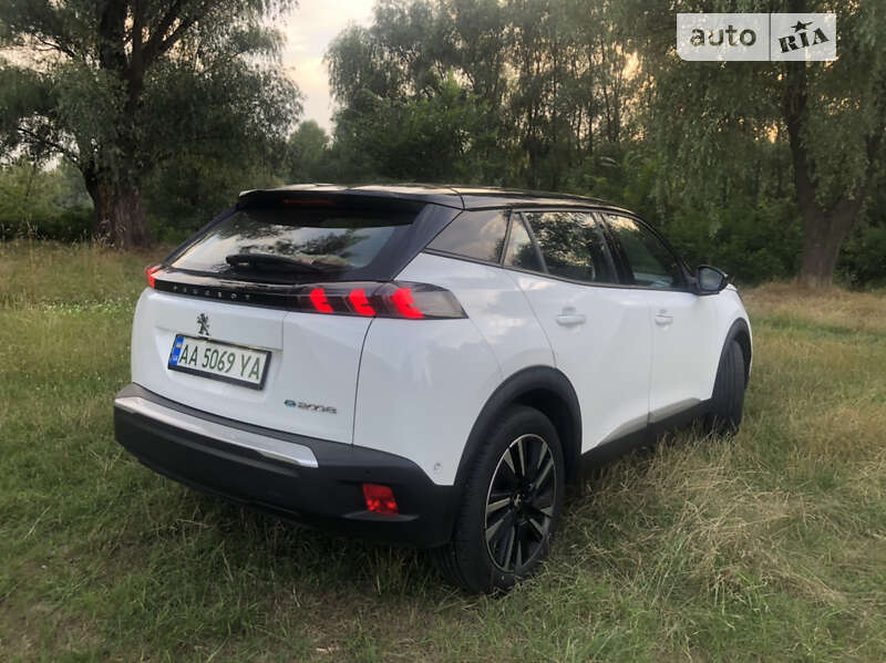 Внедорожник / Кроссовер Peugeot e-2008 2020 в Киеве