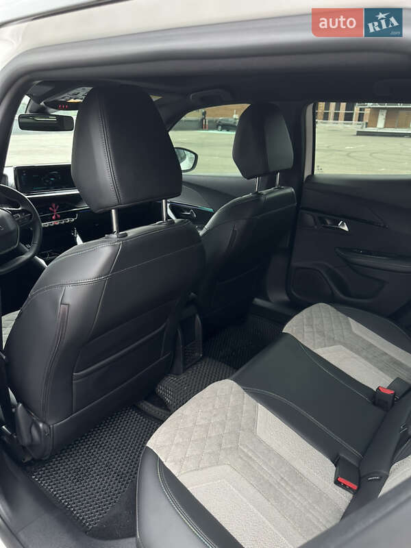 Позашляховик / Кросовер Peugeot e-2008 2020 в Умані