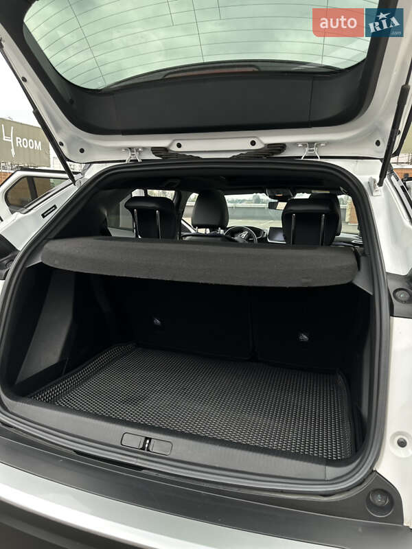 Позашляховик / Кросовер Peugeot e-2008 2020 в Умані