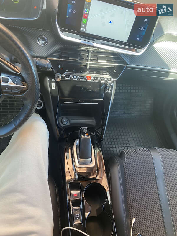 Позашляховик / Кросовер Peugeot e-2008 2021 в Чернівцях