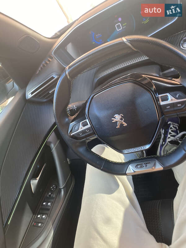 Позашляховик / Кросовер Peugeot e-2008 2021 в Чернівцях