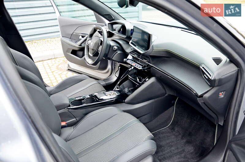Позашляховик / Кросовер Peugeot e-2008 2023 в Івано-Франківську