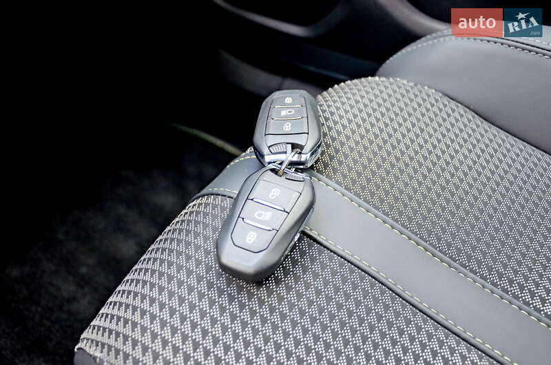 Позашляховик / Кросовер Peugeot e-2008 2023 в Івано-Франківську